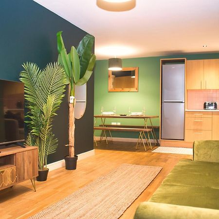 Spacious City Centre Apt - Free Parking - Ao Arena Манчестер Экстерьер фото